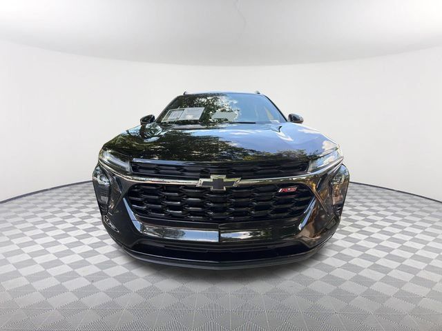 Used 2025 Chevrolet Trax RS w/ Sunroof Package FWD image 2
