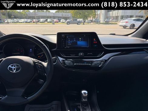 Used 2018 Toyota C-HR XLE FWD image 14