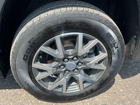 Used 2023 GMC Acadia SLE w/ Driver Convenience Package image 23