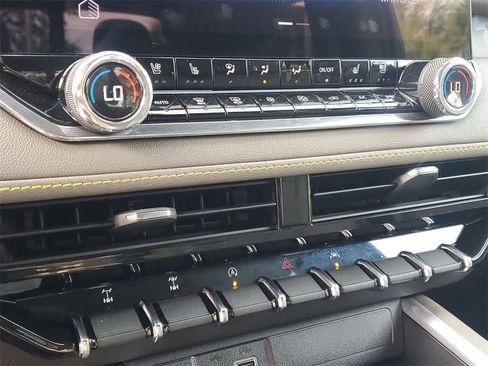 Used 2025 Chevrolet Colorado ZR2 w/ ZR2 Bison Edition image 31