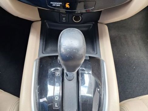 Used 2016 Nissan Rogue SL image 13