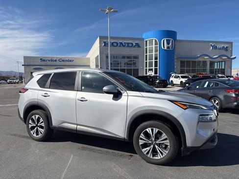 Used 2023 Nissan Rogue SV image 1