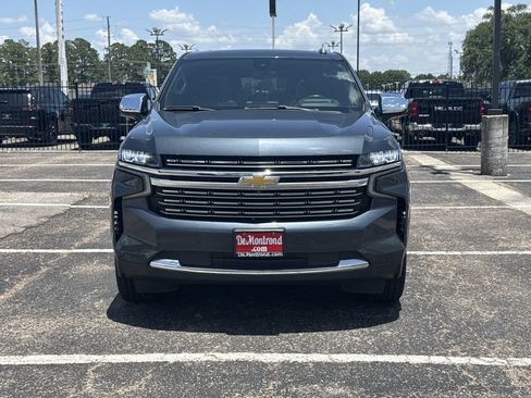 Used 2021 Chevrolet Suburban Premier w/ Premium Package RWD image 2
