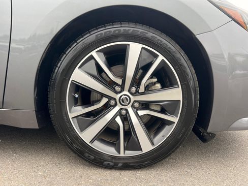 Used 2019 Nissan Maxima 3.5 SV w/ Floor Mat Group FWD image 9