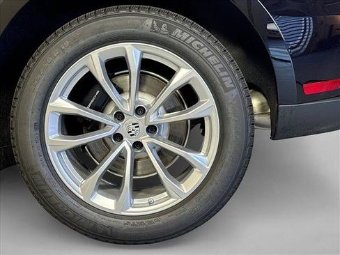 Used 2026 Porsche Macan AWD/4WD image 24