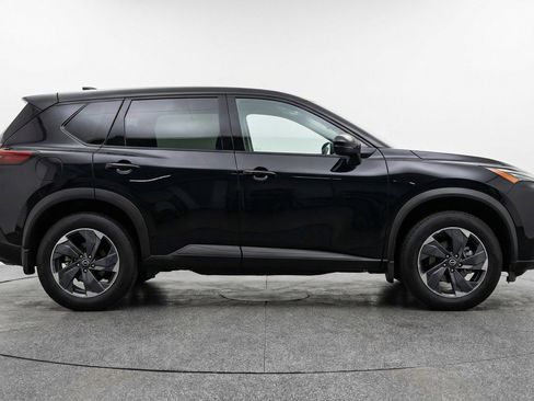 Used 2025 Nissan Rogue SV FWD image 11