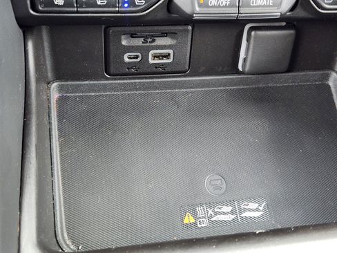 Used 2021 Chevrolet Tahoe High Country AWD/4WD image 18