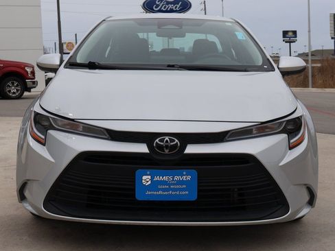 Used 2025 Toyota Corolla LE image 7