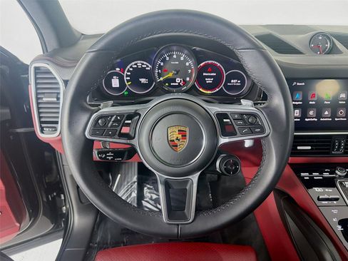 Certified 2022 Porsche Cayenne Platinum Edition image 12