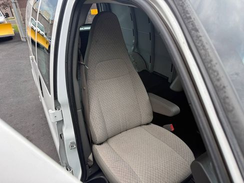 Used 2018 Chevrolet Express 2500 RWD image 18