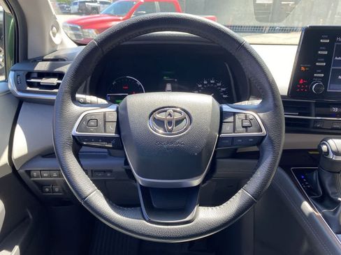 Used 2022 Toyota Sienna XLE w/ XLE Plus Package FWD image 20