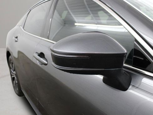 Used 2023 Toyota Crown Limited image 17