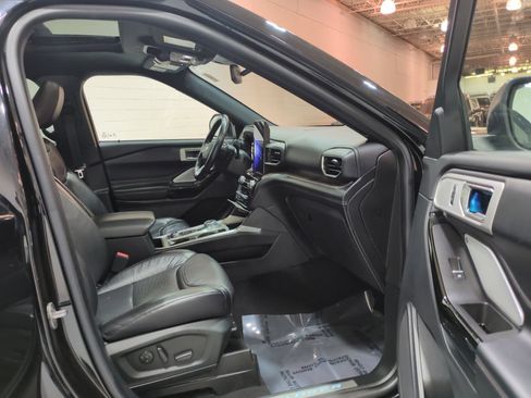 Used 2021 Ford Explorer Platinum w/ Equipment Group 601A AWD/4WD image 9