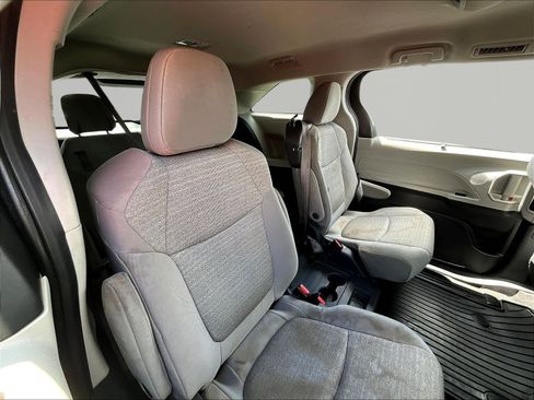 Used 2021 Toyota Sienna LE FWD image 25