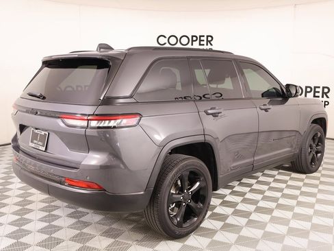 Used 2023 Jeep Grand Cherokee Altitude image 20