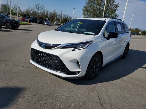 Certified 2024 Toyota Sienna XSE w/ XSE Plus Package image 2