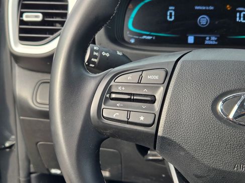 Used 2024 Hyundai Venue Limited image 37