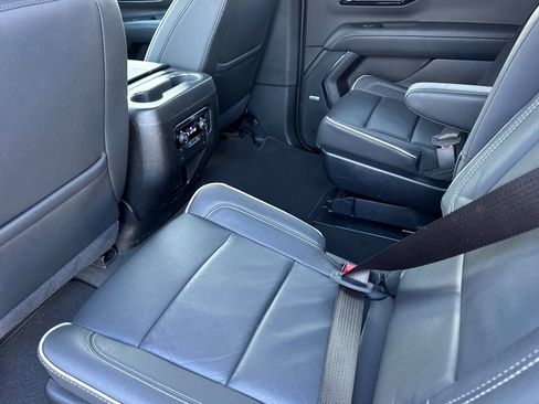 Used 2025 Chevrolet Suburban Premier image 15