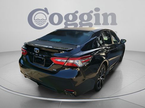 Used 2018 Toyota Camry SE w/ Convenience Package FWD image 3