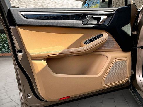 Used 2017 Porsche Macan image 17