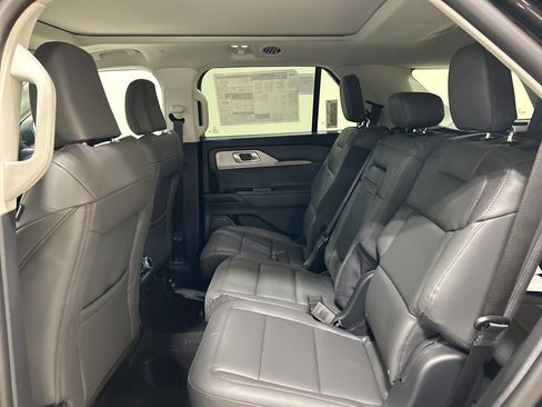 New 2026 Ford Explorer Active w/ Active Comfort Package image 24
