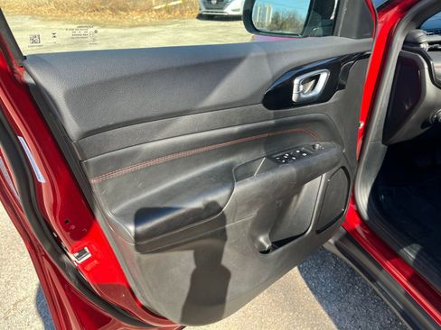 Used 2025 Jeep Compass Trailhawk image 18