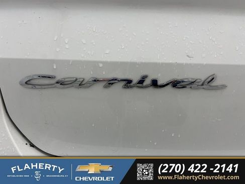 Used 2022 Kia Carnival LX image 16