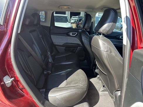 Used 2022 Jeep Compass Latitude FWD image 16