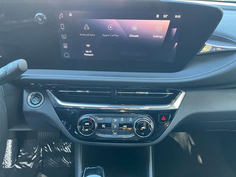 Used 2025 Buick Envista Sport Touring image 18