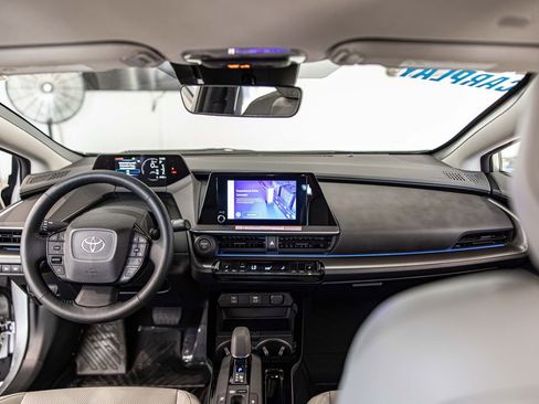 Used 2026 Toyota Prius XLE FWD image 33