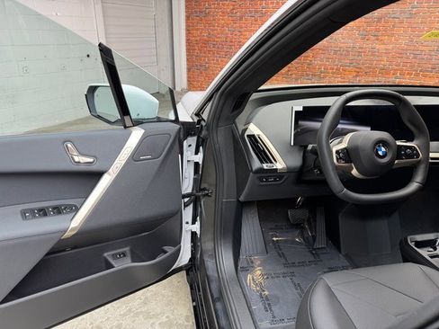 New 2026 BMW iX xDrive60 w/ Premium Package image 9