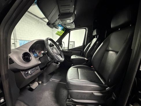 Used 2022 Mercedes-Benz Sprinter 2500 image 14