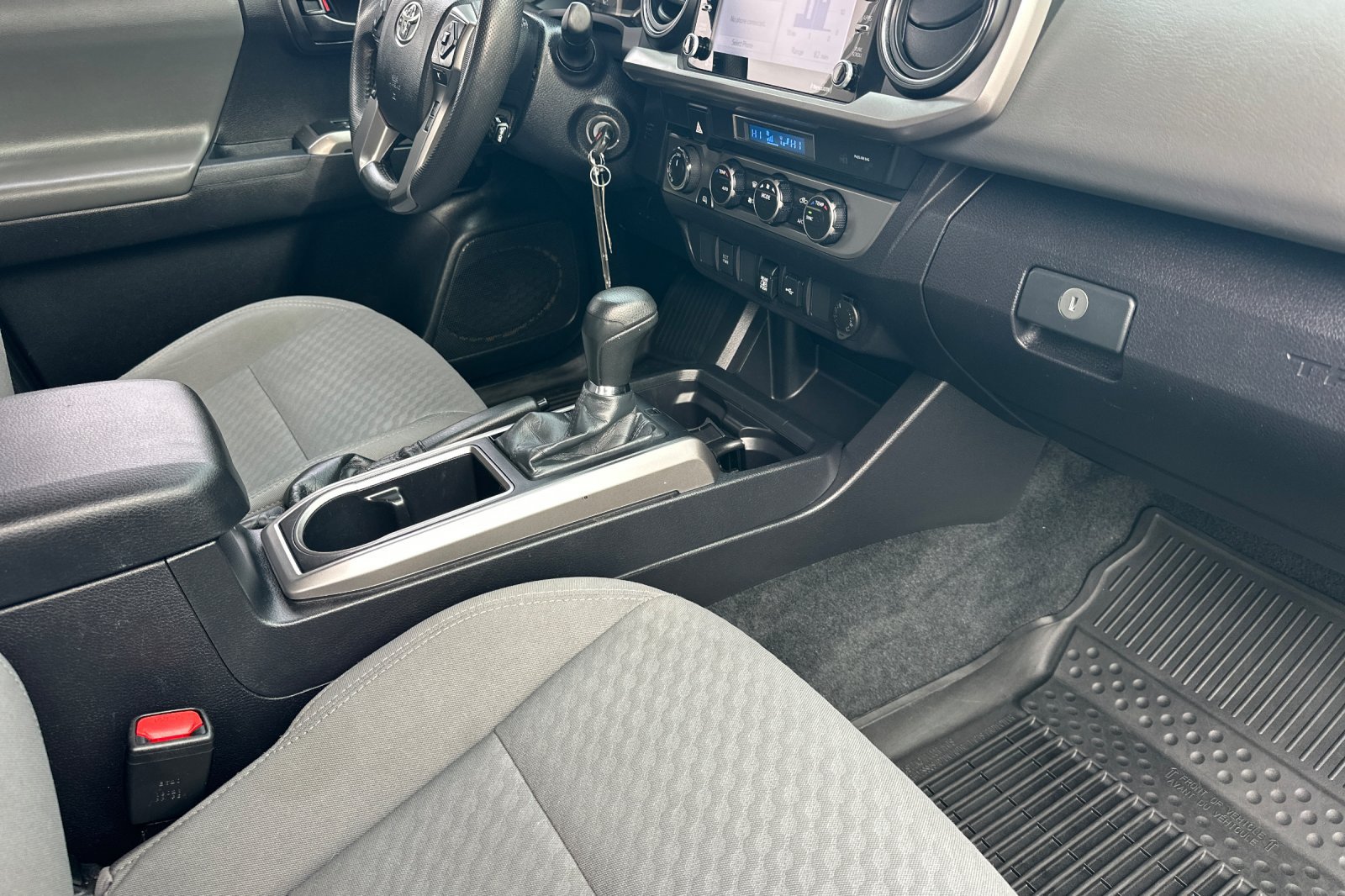 Used 2021 Toyota Tacoma SR5 AWD/4WD image 12