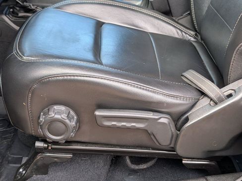 Used 2020 Jeep Wrangler Unlimited Sahara AWD/4WD image 18