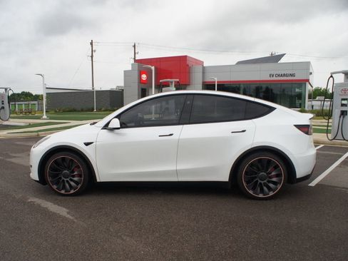 Used 2023 Tesla Model Y Performance AWD/4WD image 14