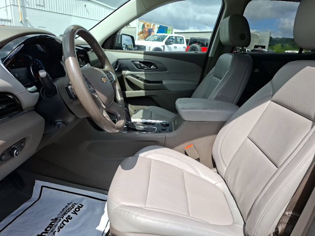 Used 2020 Chevrolet Traverse Premier FWD image 16
