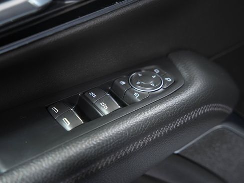 Used 2025 GMC Yukon Denali AWD/4WD image 36