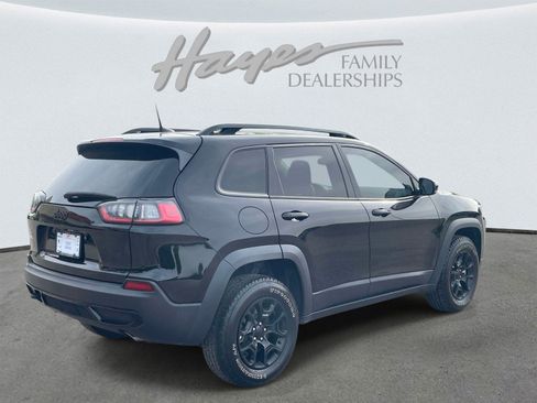 Used 2022 Jeep Cherokee Latitude AWD/4WD image 3