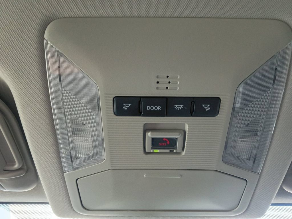 Used 2025 Toyota RAV4 XLE FWD image 7