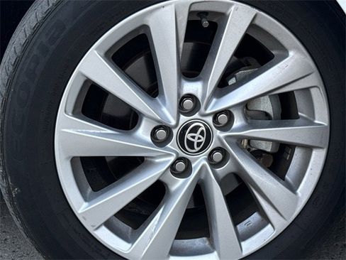 Used 2024 Toyota Camry LE w/ Convenience Package image 9