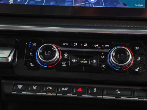 Used 2024 GMC Sierra 2500 Denali w/ Denali Reserve Package image 22