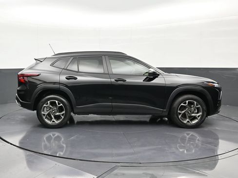 Used 2024 Chevrolet Trax LT FWD image 6