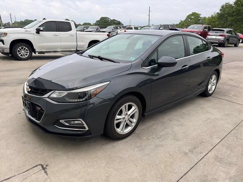 Used 2017 Chevrolet Cruze LT w/ RS Package FWD image 9