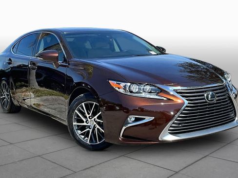 Used 2017 Lexus ES 350 w/ Luxury Package FWD image 3