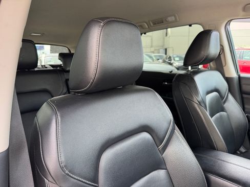 Used 2023 Nissan Pathfinder SL w/ Black Appearance Package FWD image 15