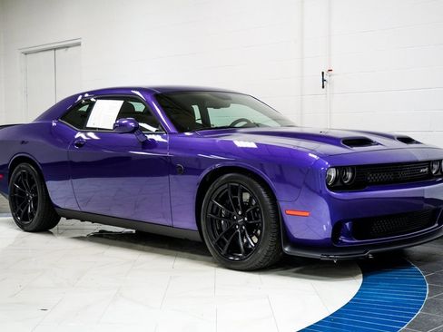 Used 2023 Dodge Challenger SRT Hellcat w/ Driver Convenience Group image 5