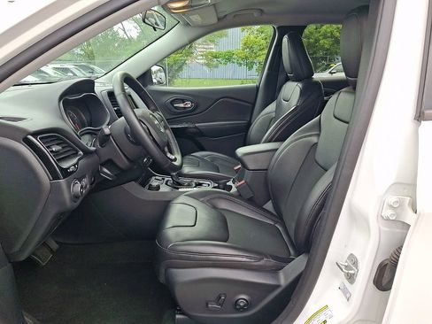 Used 2020 Jeep Cherokee Latitude Plus AWD/4WD image 13