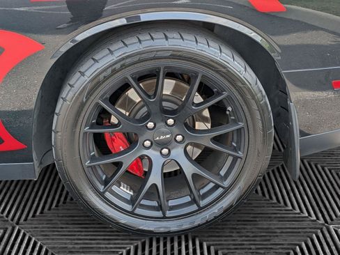 Used 2015 Dodge Challenger SRT Hellcat RWD image 9