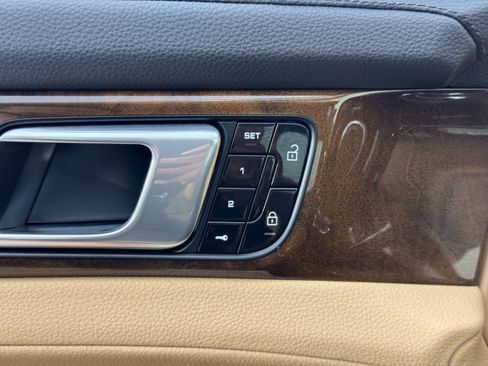 Used 2021 Porsche Panamera w/ Premium Package image 18