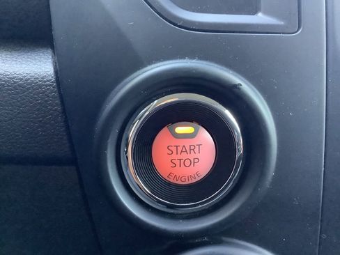 Used 2024 Nissan Titan SV image 18